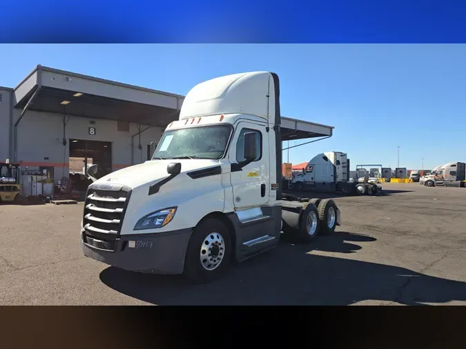 2020 Freightliner Cascadia 126