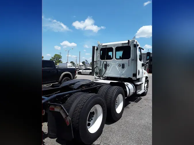 2017 FREIGHTLINER CASCADIA 125