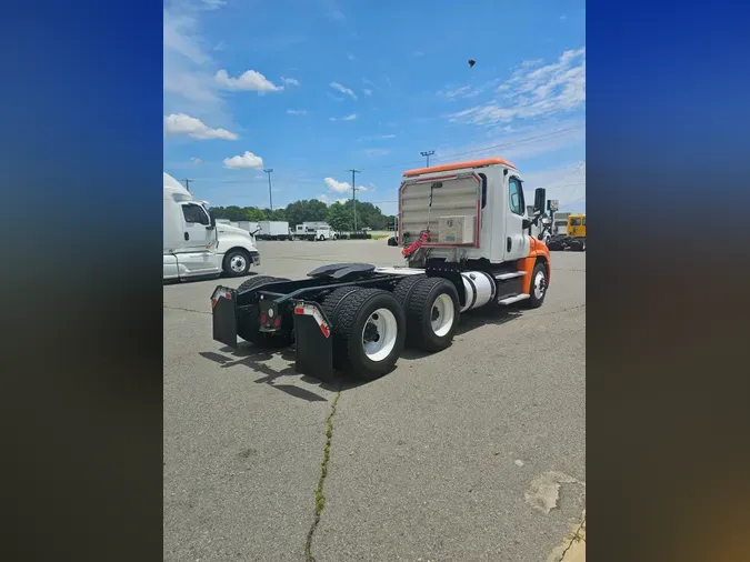 2017 FREIGHTLINER/MERCEDES CASCADIA 125