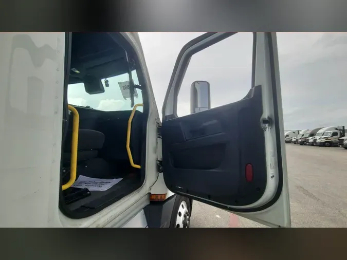 2023 Freightliner Cascadia 126