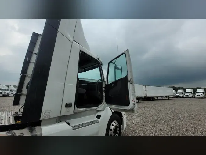 2019 Volvo VNL300