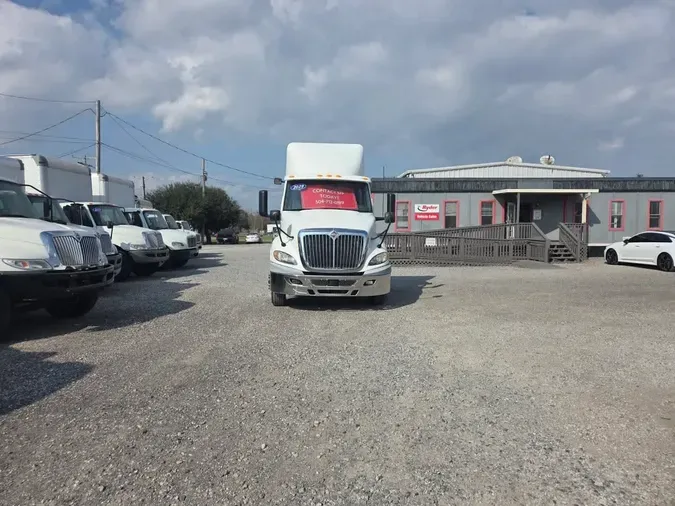 2019 NAVISTAR INTERNATIONAL RH613 DAYCAB S/A