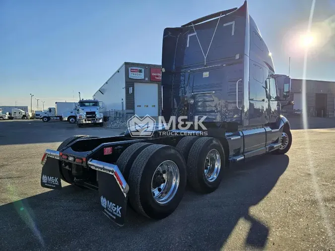 2021 VOLVO VNL64T760