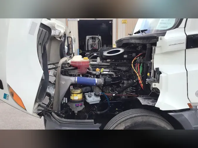 2020 Freightliner Cascadia 126