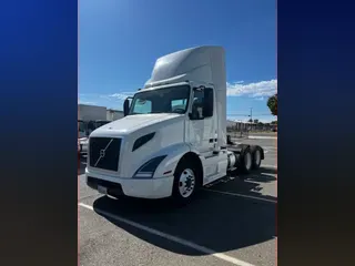 2018 VOLVO VNL64T-300