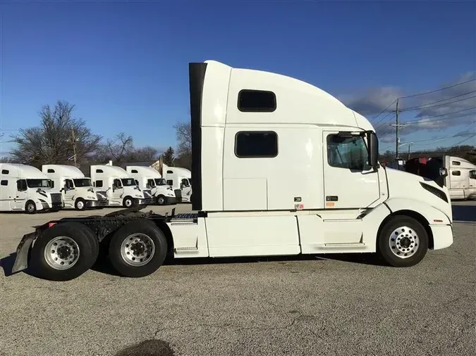 2022 VOLVO VNL860