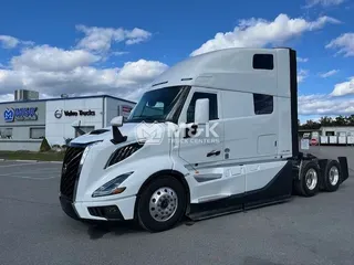 2025 VOLVO VNL64T860