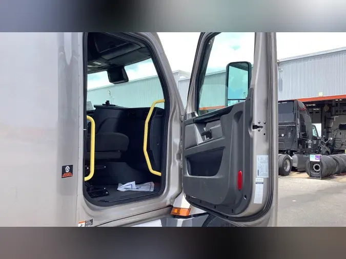 2024 Freightliner Cascadia 126