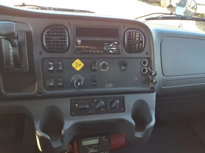 2017 FREIGHTLINER/MERCEDES M2 106