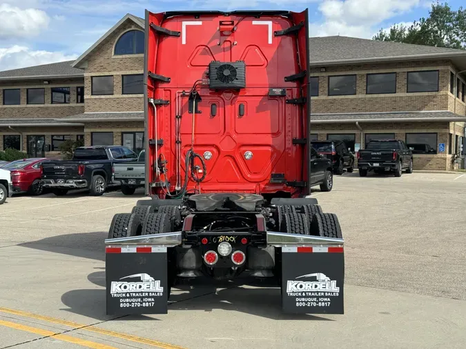 2022 FREIGHTLINER Cascadia 126