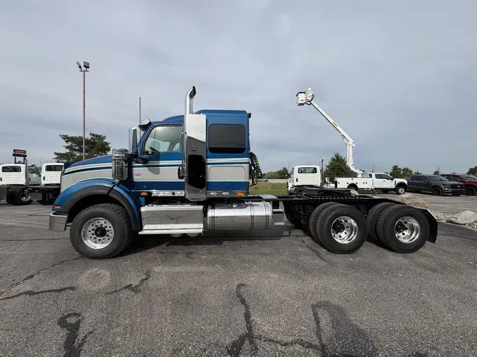 2027 International HX620 Sleepere984ab80d5da11fb01ca535fb7035377