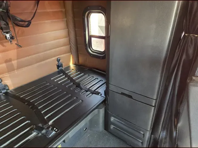 2020 FREIGHTLINER Cascadia 126