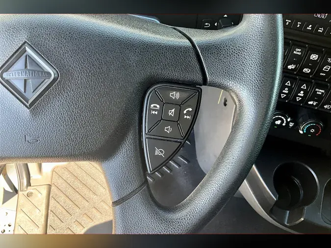2022 INT LT625 6x4