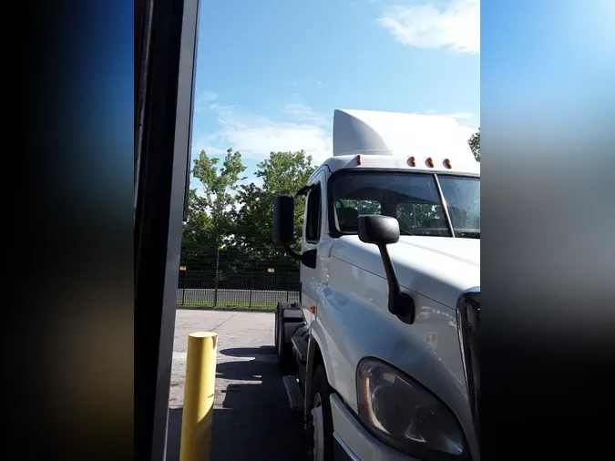 2018 FREIGHTLINER/MERCEDES CASCADIA 125