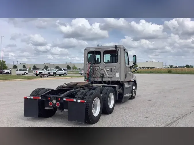 2020 Freightliner Cascadia 126e9955f1a21e10aa5dbb091c20faec1e4