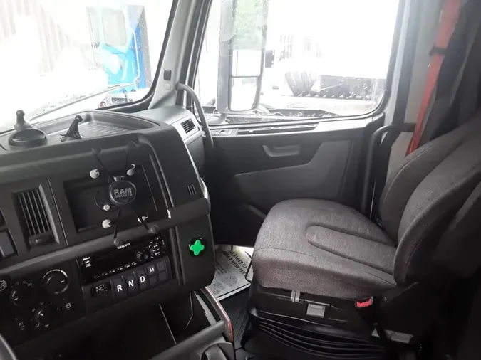 2019 VOLVO VNL64T-760