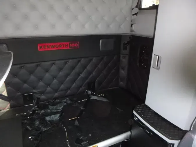 2024 Kenworth T680e997a977dfb750b937779283d06456ea