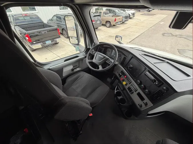 2020 Freightliner Cascadia 126