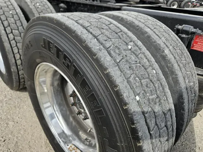 2021 VOLVO VNL64T760