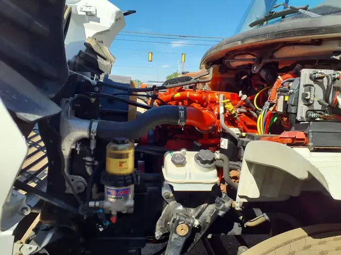 2017 FREIGHTLINER/MERCEDES M2 106