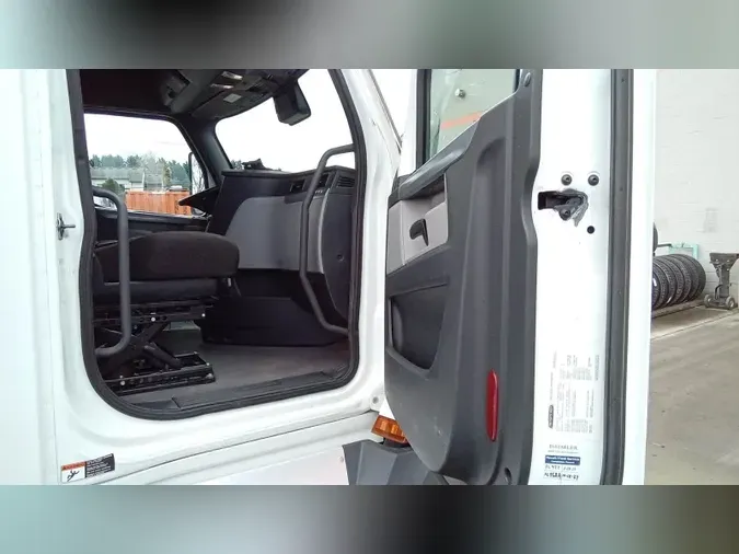 2022 Freightliner Cascadia 126