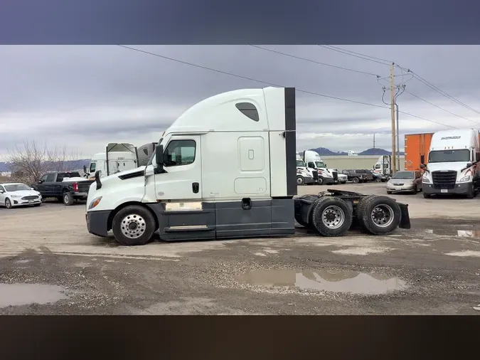 2022 Freightliner Cascadia 126