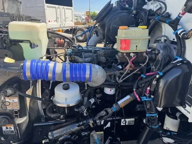 2018 Peterbilt 325