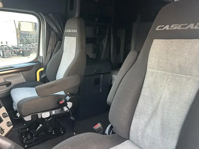 2022 Freightliner Cascadia