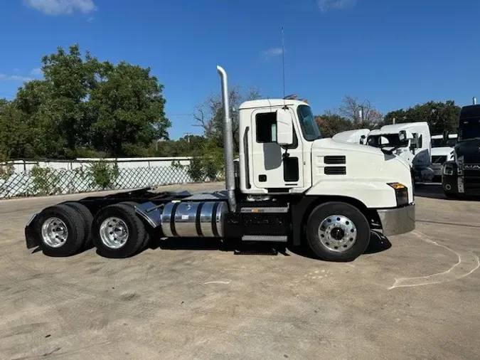 2022 MACK AN64T