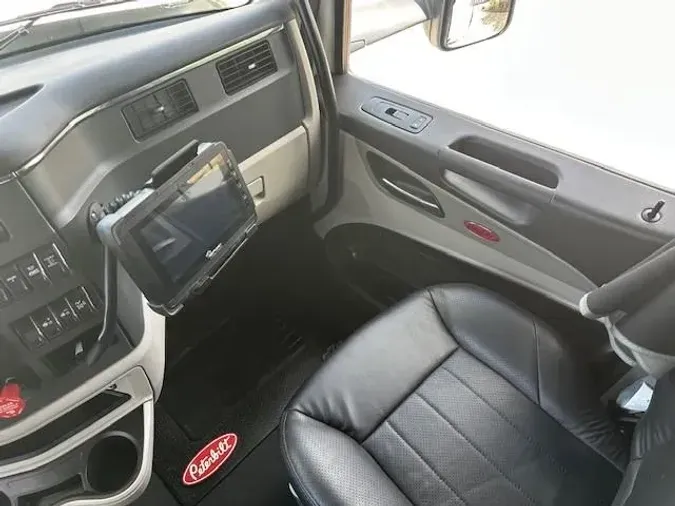 2023 Peterbilt 579