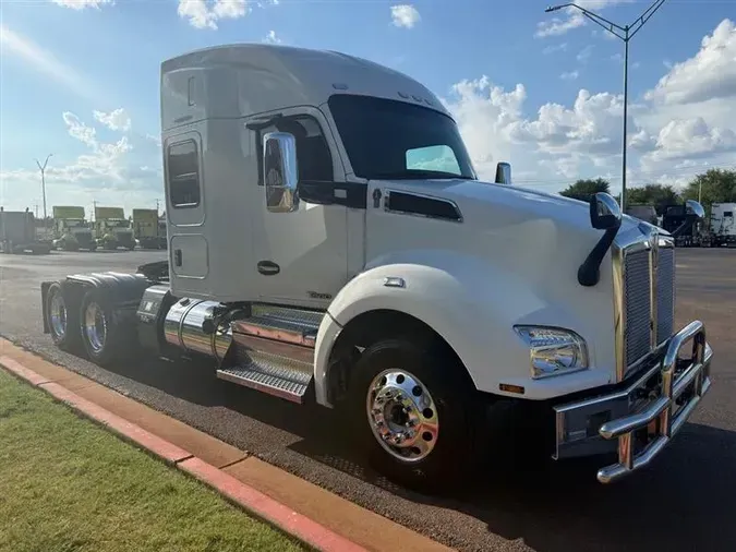 2022 KENWORTH T880