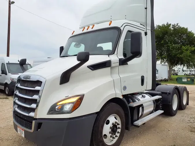 2019 FREIGHTLINER NEW CASCADIA 116