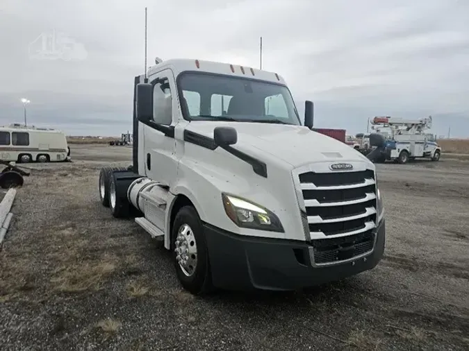 2020 FREIGHTLINER CASCADIA 126