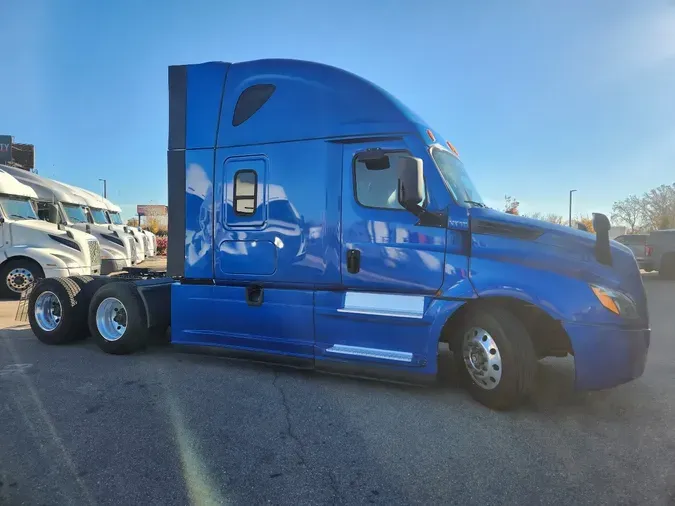 2021 FREIGHTLINER Cascadia 126e9c26f83f6c3e15ccf99618e05c9e928