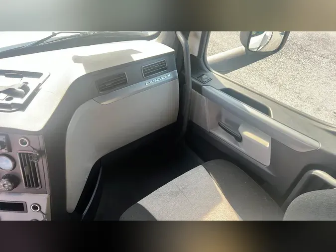 2020 Freightliner Cascadia 126