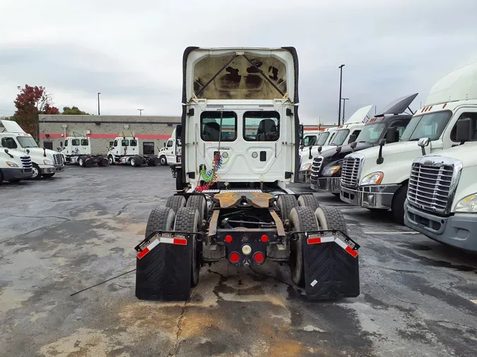 2016 FREIGHTLINER/MERCEDES CASCADIA 125