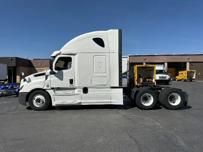 2020 Freightliner T12664ST