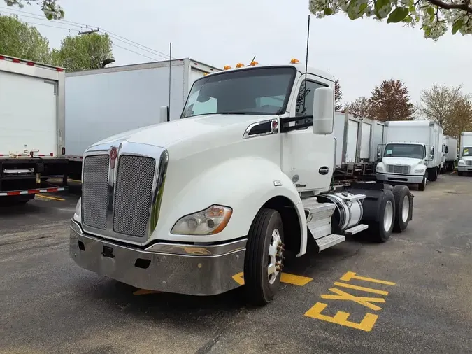 2017 KENWORTH TRUCKS T-680e9caa5c14c684e39b289f30e3eb7cf09