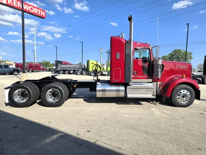 2025 Kenworth W900L