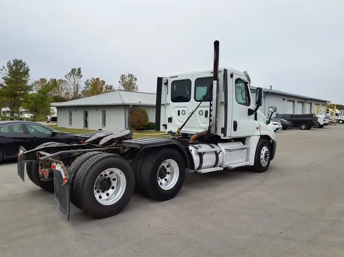 2018 FREIGHTLINER/MERCEDES CASCADIA 125
