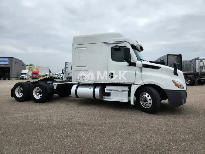 2022 FREIGHTLINER Cascadia 126