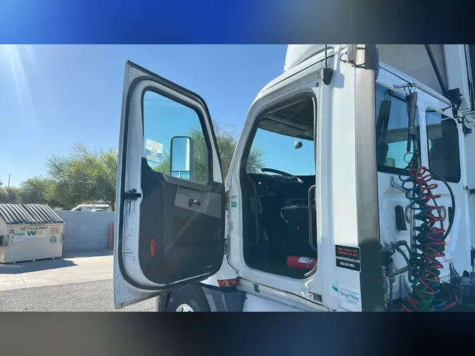 2019 Freightliner Cascadia 126