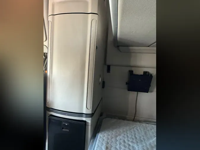 2023 Peterbilt 579