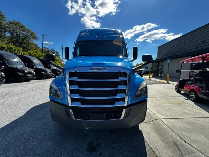 2021 Freightliner Cascadia 126