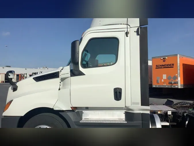 2019 Freightliner Cascadia 126