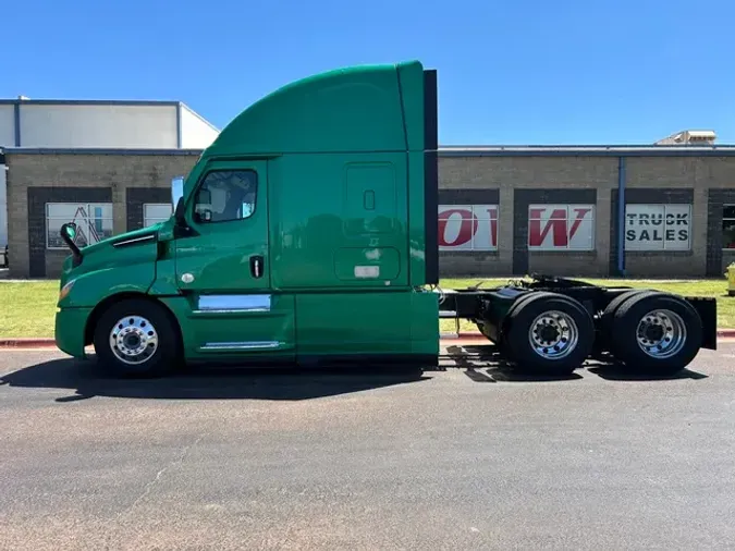 2021 FREIGHTLINER CA126
