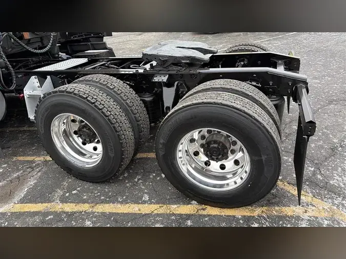 2021 FREIGHTLINER CA126