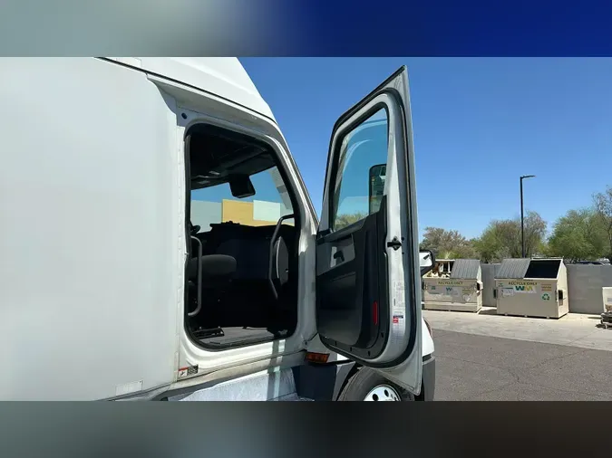 2022 Freightliner Cascadia 126