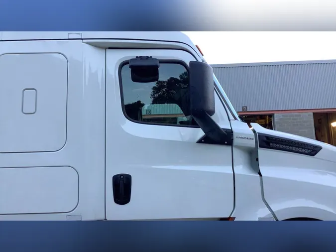 2020 Freightliner Cascadia 126