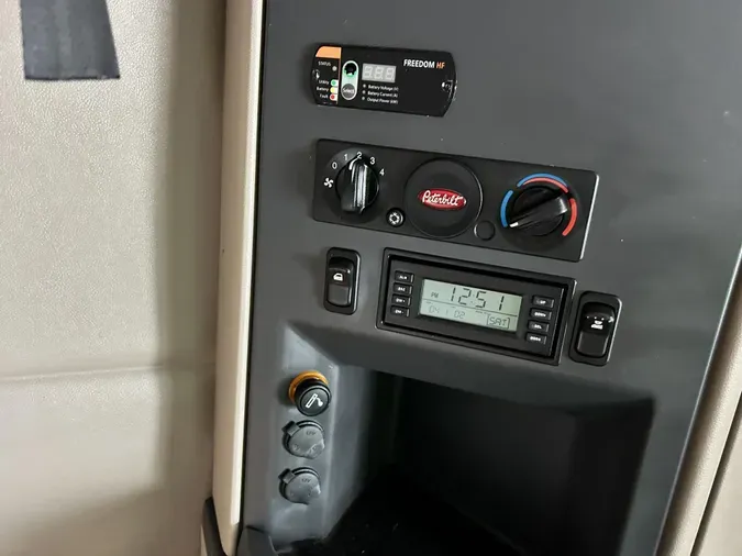 2022 Peterbilt 579e9f275135501422175046d6c66540874